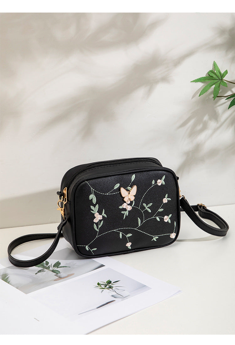 2024 New Embroidered Shoulder Bag Women's Bag Summer Fresh and Cute Flower Crossbody Bag Butterfly Decorative Camera Bag