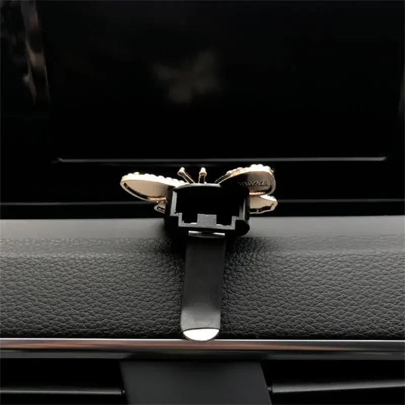 Universal Water Butterfly Auto Air Freshener Durable Exquisite Butterfly Air Conditioning Car Air Outlet Perfume Clip